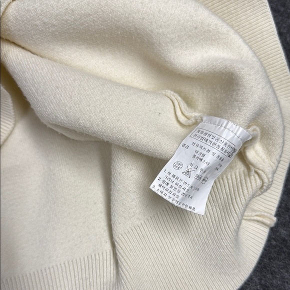 Peanuts Cream Crew Neck Sweater with Ribbed Cuffs - Picture 4 of 6